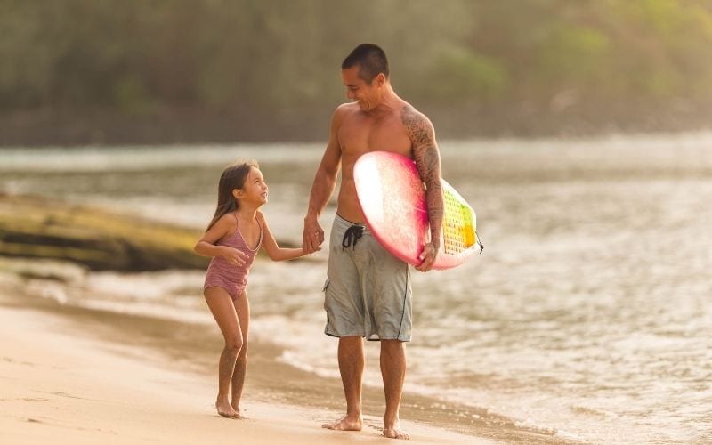 6-reasons-work-remote-in-maui-family-on-the-beach